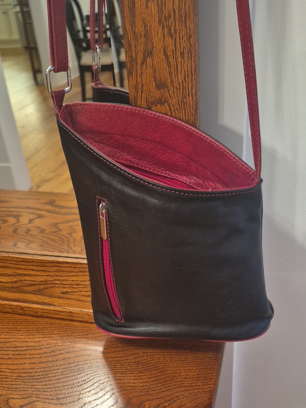 Vintage Italian Black and Red Leather Crossbody Bag Borse In Pelle
